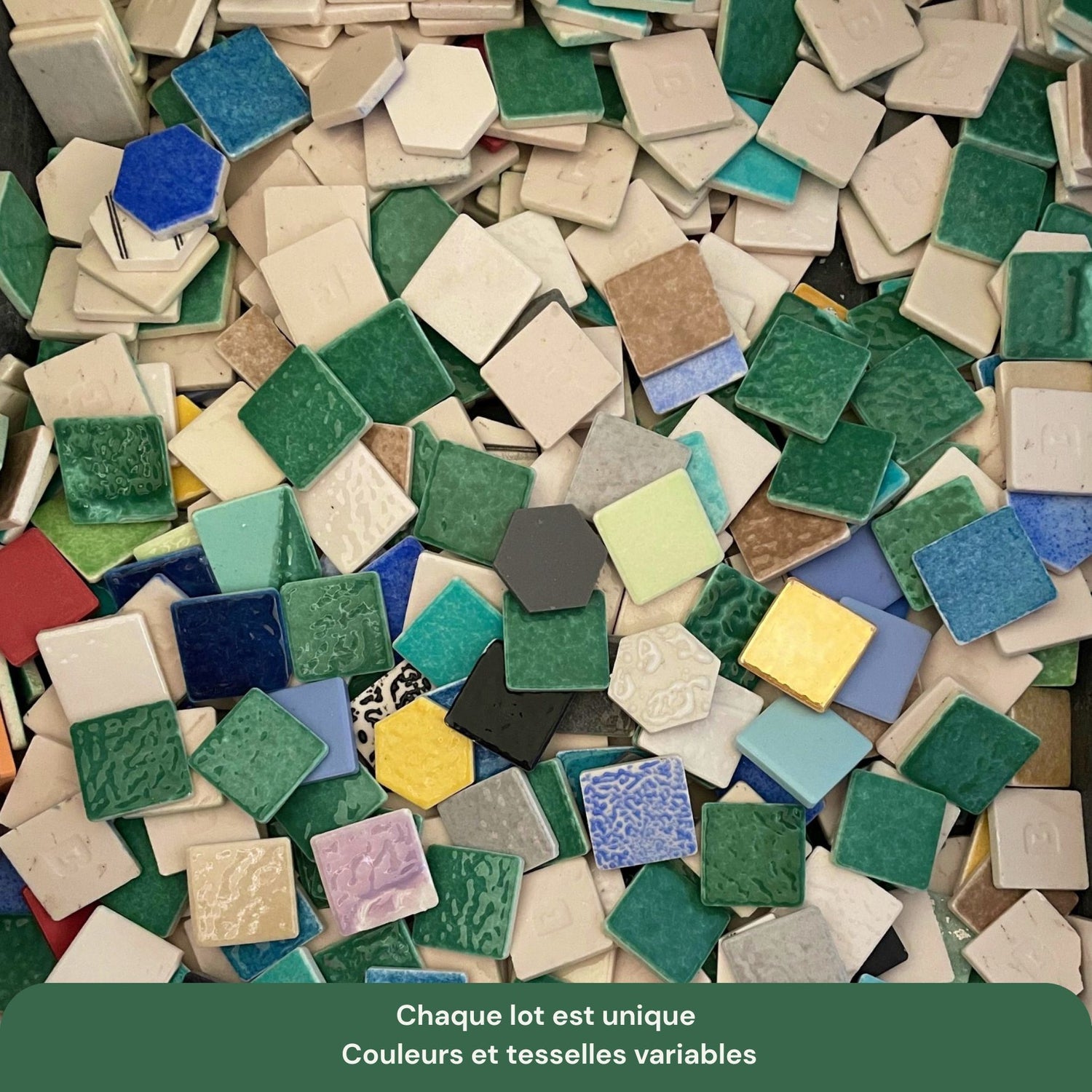 Lot d’émaux de Briare déclassés « Briare Original Second Souffle » – mélange de tesselles de couleurs variées issues de la fabrication.