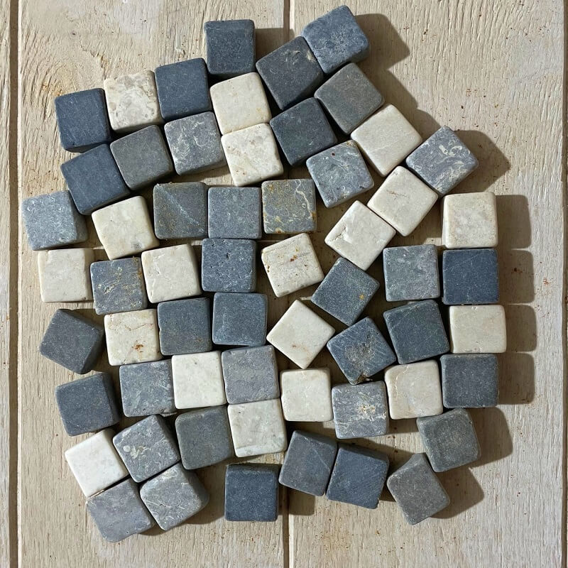 Carrés de Marbre Gris et Blanc